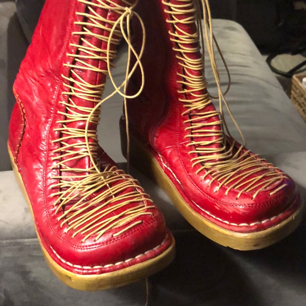 These are Rare Vintage Leather Miz Mooz Platform Boots - size 38